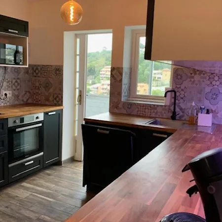 Beautiful 45 M With Balcony In Niza