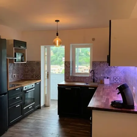 Beautiful 45 M With Balcony In Διαμέρισμα *