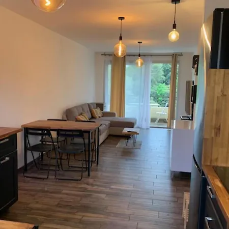 Beautiful 45 M With Balcony In Διαμέρισμα
